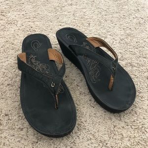 Women’s Olukai leather wedge flip flop.